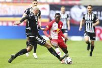 Patson Daka (RBS) und Gernot Trauner (LASK) (c) GEPA pictures Geieregger