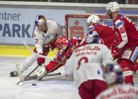 Ty Loney (RBS) und Sebastian Dahm (KAC) (c) GEPA pictures Jannach
