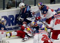 Alexander Rauchenwald (EC RBS), Benjamin Petrik (VSV), Layne Viveiros und Zdenek Kutlak (EC RBS) (c) GEPA pictures Goetzhaber