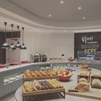 Breakfast Area (c) Hampton by Hilton