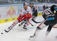 Matt Generous (EC RBS), Bernhard Fechtig und Patrick Spannring (Black Wings) (c) GEPA Bachun