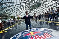 Papierfliegerspektakel (c) Marko Red Bull Content Pool