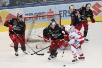 Chad Kolarik (EC RBS) und Daniel Obersteiner (KAC) (c) GEPA Mandl.jpg