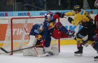 Jean-Philippe Lamoureux (EC RBS), Brendan Mikkelson (EC RBS) und Kyle Baun (Capitals) (c) GEPA Kneisl.jpg