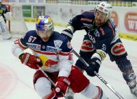 Konstantin Komarek (EC RBS) und Eric Hunter (VSV) (c) GEPA pictures Goetzhaber