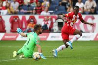 Andreas Leitner (Admira) und Patson Daka (RBS) (c) GEPA Mandl .jpg