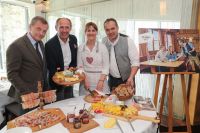 Franz und Regina Seiwald (Burgstallhütte Flachauwinkl) mit LAbg. Hans Scharfetter und Leo Bauernberger (c) SLT