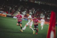 14. Runde der Admiral Bundesliga und Red BullSalzburg holt erneut volle Punkte, diesesmal gegen Hartberg mit einem 1:0-Erfolg. Red Bull Salzburg hat damiti seine Tabellenführung in der Fußball-Bundesliga vorerst auf fünf Punkte ausgebaut.  Bullen-Coach Ma