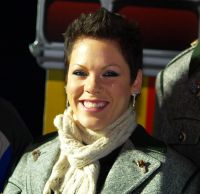 P!nk im Steirerloden (c) Chris Maier.jpg