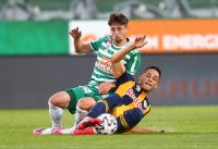 Dalibor Velimirovic (Rapid) und Mohamed Camara (RBS) (c) GEPA pictures Ort