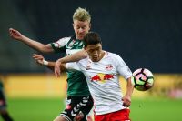 Hee Chan Hwang (RBS) und Thomas Reifeltshammer (Ried) (c) GEPA pictures Felix Roittner.jpg