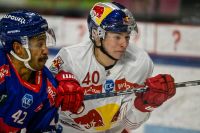 Jamal Watson (Innsbruck) und Tim Harnisch (EC RBS) (c) GEPA pictures Schoenherr .jpg