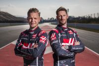 Kevin Magnussen (left) und Romain Grosjean (right) (c) haasf1team.jpg