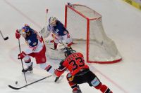Layne Viveiros, Juuso Riksman (EC RBS) und Peter Pucher (Znojmo) (c) GEPA pictures Florian Ertl .jpg