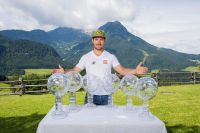 Hirscher und seine Trophäensammlung