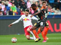 Yasin Pehlivan (RBS) und Issiaka Ouedraogo (WAC) (c) GEPA pictures Felix Roittner .jpg