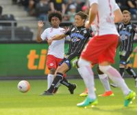 Yordy Reyna Serra (RBS) und Uros Matic (Sturm) (c) GEPA pictures Michael Riedler.jpg