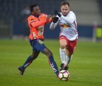 Zakaria Sanogo (WAC) und Andreas Ulmer (RBS) (c) GEPA pictures Hans Osterauer.jpg