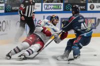 Chris Vandevelde (EC RBS) und Jonathan Harty (Fehervar) (c) GEPA Doemoet.jpg