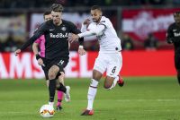 Dominik Szoboszlai (RBS) und Djibril Sow (Frankfurt) (c) GEPA Steiner .jpg