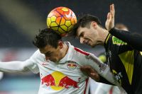 Smail Prevljak (RBS) und Benedikt Zech (Altach) (c) GEPA Mandl .jpg