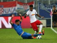 Peter Stojanovic (Zagreb) und Valentino Lazaro (RBS) (c) GEPA Roittner.jpg