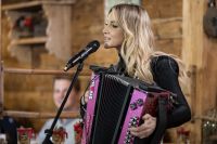 Melissa Naschenweng (c) ServusTV : Neumayr : Christian Leopold.jpeg